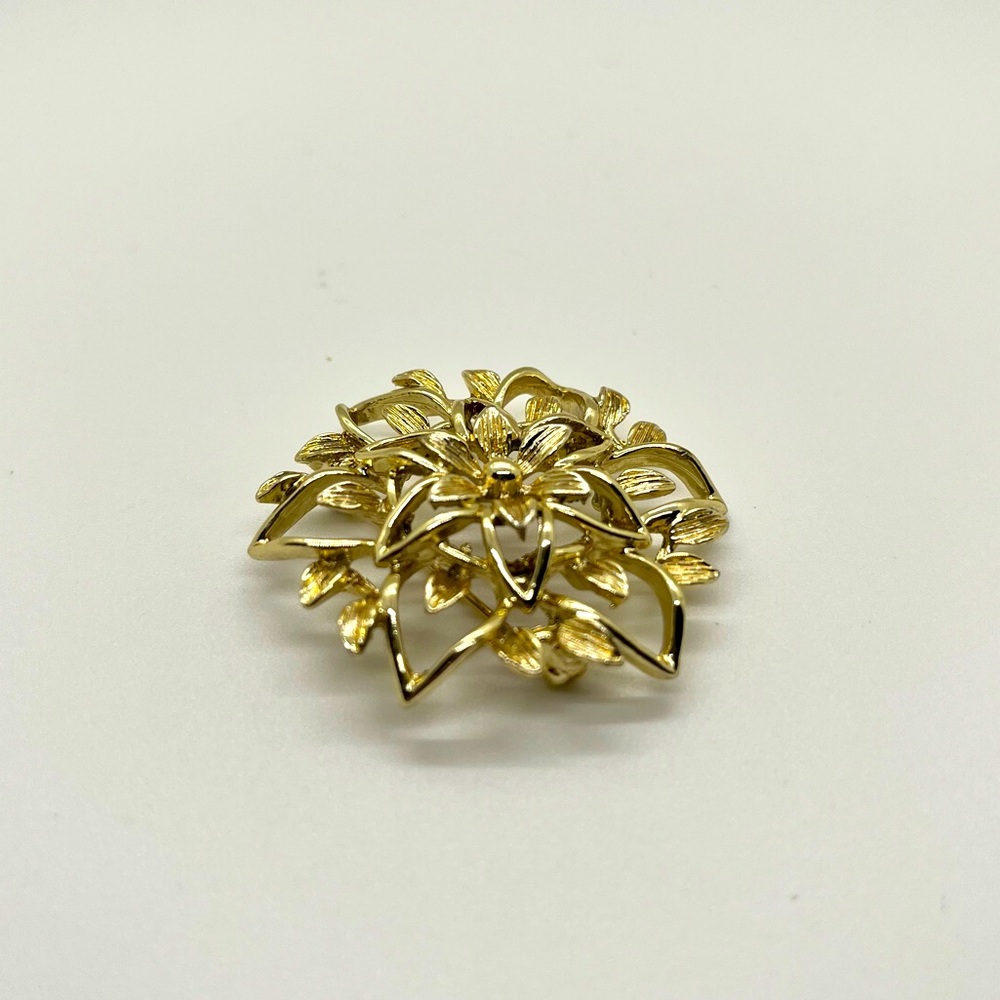 Vintage 1962 Gold Tone Sarah Coventry Brooch Pin